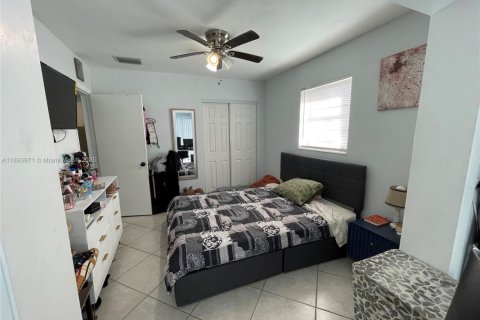House in Fort Lauderdale, Florida 2 bedrooms, 89.19 sq.m. № 1946602 - photo 10