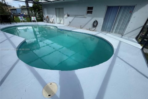 House in Fort Lauderdale, Florida 2 bedrooms, 89.19 sq.m. № 1946602 - photo 14
