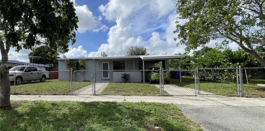 House in Fort Lauderdale, Florida 2 bedrooms, 89.19 sq.m. № 1946602