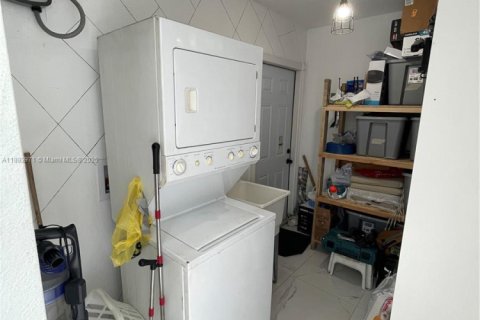 House in Fort Lauderdale, Florida 2 bedrooms, 89.19 sq.m. № 1946602 - photo 8