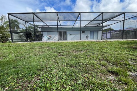 House in Fort Lauderdale, Florida 2 bedrooms, 89.19 sq.m. № 1946602 - photo 3