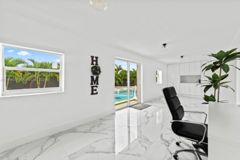 Villa ou maison à vendre à Miami, Floride: 7 chambres, 335.84 m2 № 2063437 - photo 27