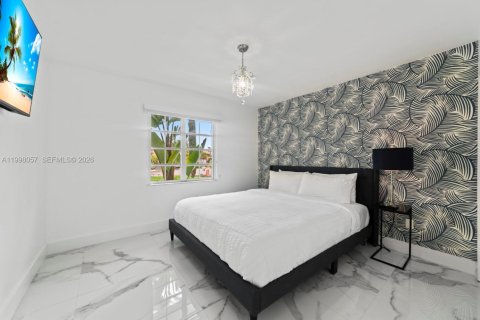 Villa ou maison à vendre à Miami, Floride: 7 chambres, 335.84 m2 № 2063437 - photo 17