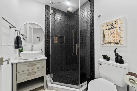 Villa ou maison à vendre à Miami, Floride: 7 chambres, 335.84 m2 № 2063437 - photo 25