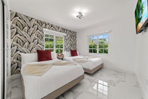 Villa ou maison à vendre à Miami, Floride: 7 chambres, 335.84 m2 № 2063437 - photo 23