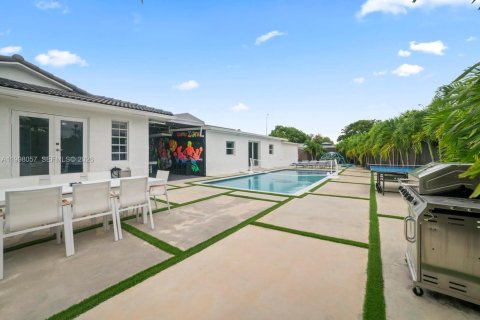 Villa ou maison à vendre à Miami, Floride: 7 chambres, 335.84 m2 № 2063437 - photo 30