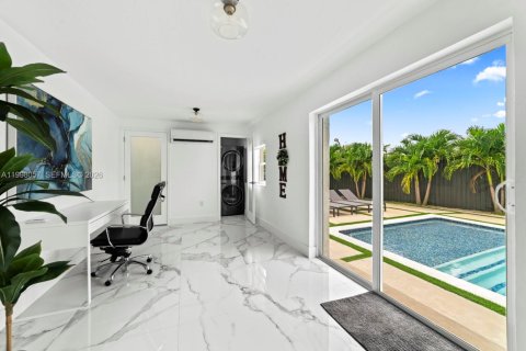 Villa ou maison à vendre à Miami, Floride: 7 chambres, 335.84 m2 № 2063437 - photo 28