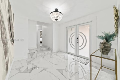 Villa ou maison à vendre à Miami, Floride: 7 chambres, 335.84 m2 № 2063437 - photo 7