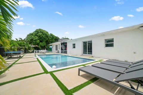 Villa ou maison à vendre à Miami, Floride: 7 chambres, 335.84 m2 № 2063437 - photo 29