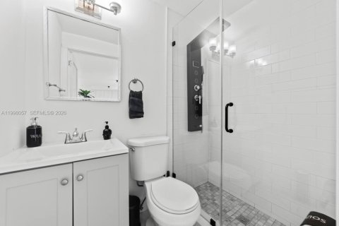 Villa ou maison à vendre à Miami, Floride: 7 chambres, 335.84 m2 № 2063437 - photo 26