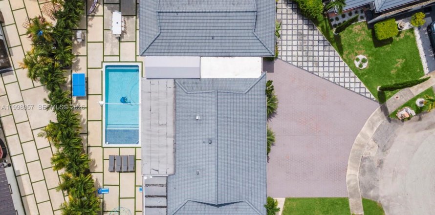 Villa ou maison à Miami, Floride 7 chambres, 335.84 m2 № 2063437