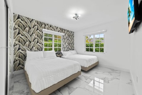 Villa ou maison à vendre à Miami, Floride: 7 chambres, 335.84 m2 № 2063437 - photo 19