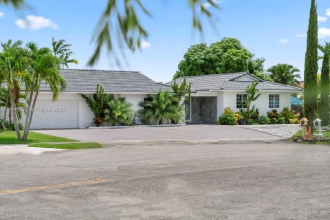 Villa ou maison à vendre à Miami, Floride: 7 chambres, 335.84 m2 № 2063437 - photo 5