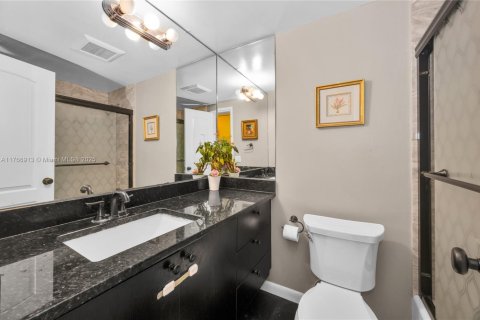 Condo in Miami Beach, Florida, 2 bedrooms  № 1698118 - photo 18