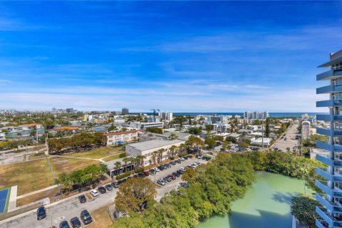 Condo in Miami Beach, Florida, 2 bedrooms  № 1698118 - photo 21