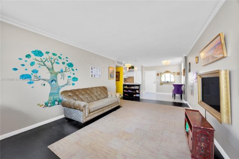 Condo in Miami Beach, Florida, 2 bedrooms  № 1698118 - photo 10