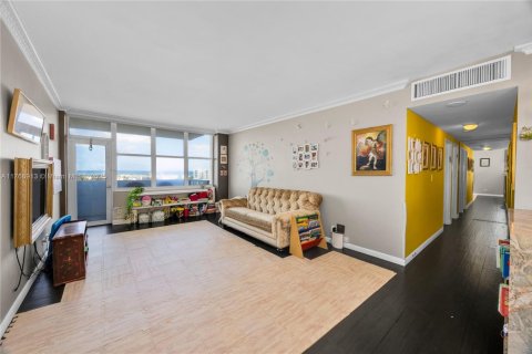 Condo in Miami Beach, Florida, 2 bedrooms  № 1698118 - photo 6