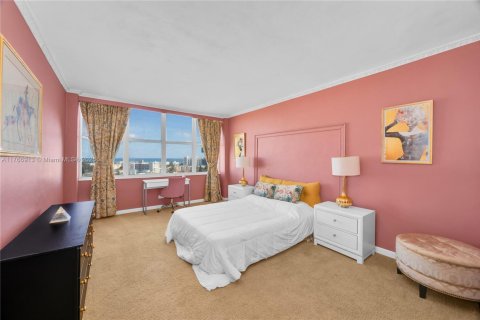 Condo in Miami Beach, Florida, 2 bedrooms  № 1698118 - photo 12