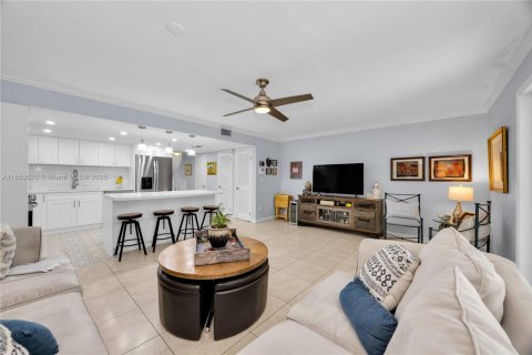 Touwnhouse à vendre à Miami, Floride: 3 chambres, 151.62 m2 № 1856816 - photo 11