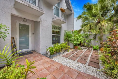 Touwnhouse à vendre à Miami, Floride: 3 chambres, 151.62 m2 № 1856816 - photo 2