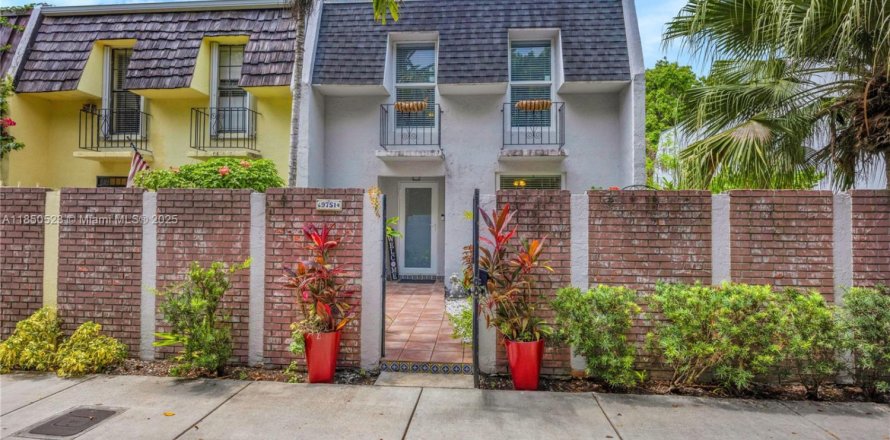Touwnhouse à Miami, Floride 3 chambres, 151.62 m2 № 1856816