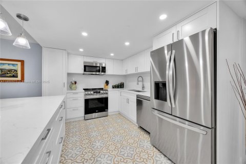 Touwnhouse à vendre à Miami, Floride: 3 chambres, 151.62 m2 № 1856816 - photo 6