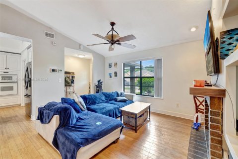 House in Port St. Lucie, Florida 4 bedrooms, 206.06 sq.m. № 1770732 - photo 5
