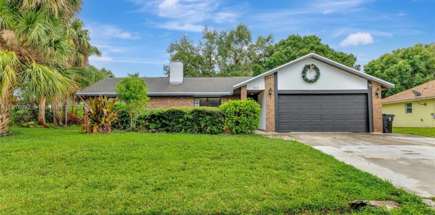 House in Port St. Lucie, Florida 4 bedrooms, 206.06 sq.m. № 1770732