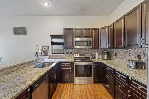 House in New Port Richey, Florida 3 bedrooms, 167.6 sq.m. № 1915749 - photo 8