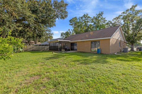 House in New Port Richey, Florida 3 bedrooms, 167.6 sq.m. № 1915749 - photo 3
