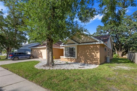 House in New Port Richey, Florida 3 bedrooms, 167.6 sq.m. № 1915749 - photo 2
