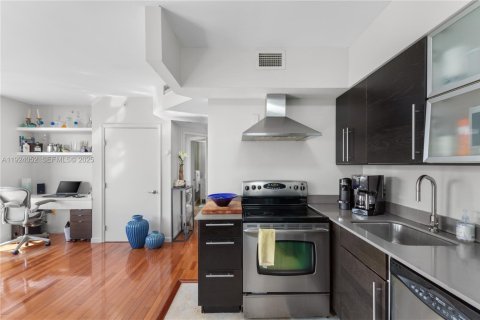 Condominio en venta en Miami Beach, Florida, 1 dormitorio, 74.88 m2 № 1987394 - foto 4