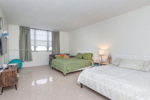 Condo in Miami Beach, Florida, 2 bedrooms  № 1927680 - photo 24