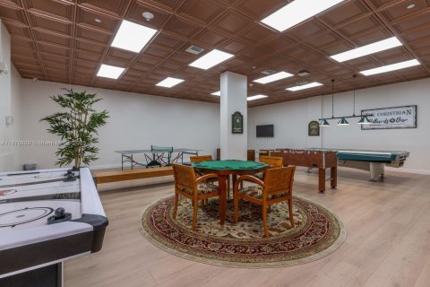 Condo in Miami Beach, Florida, 2 bedrooms  № 1927680 - photo 29