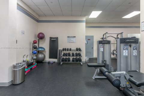 Condo in Miami Beach, Florida, 2 bedrooms  № 1927680 - photo 26