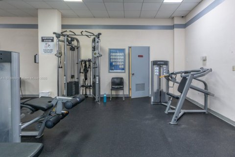 Condo in Miami Beach, Florida, 2 bedrooms  № 1927680 - photo 28