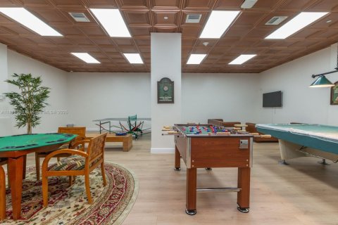 Condo in Miami Beach, Florida, 2 bedrooms  № 1927680 - photo 4