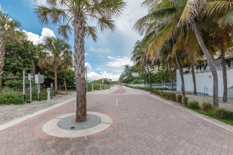 Condo in Miami Beach, Florida, 2 bedrooms  № 1927680 - photo 30