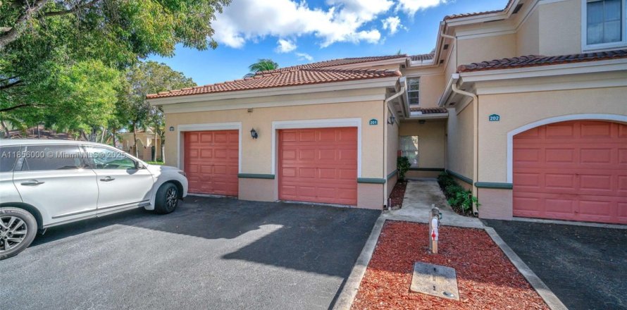 Condo in Miramar, Florida, 2 bedrooms № 1880395