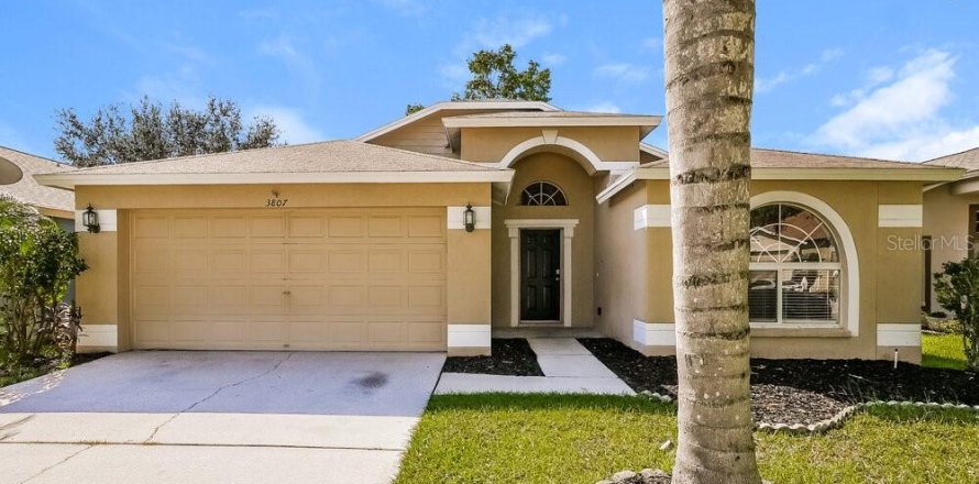 Villa ou maison à Land O' Lakes, Floride 4 chambres, 137.12 m2 № 2436684