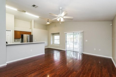 Villa ou maison à louer à Land O' Lakes, Floride: 4 chambres, 137.12 m2 № 2436684 - photo 3