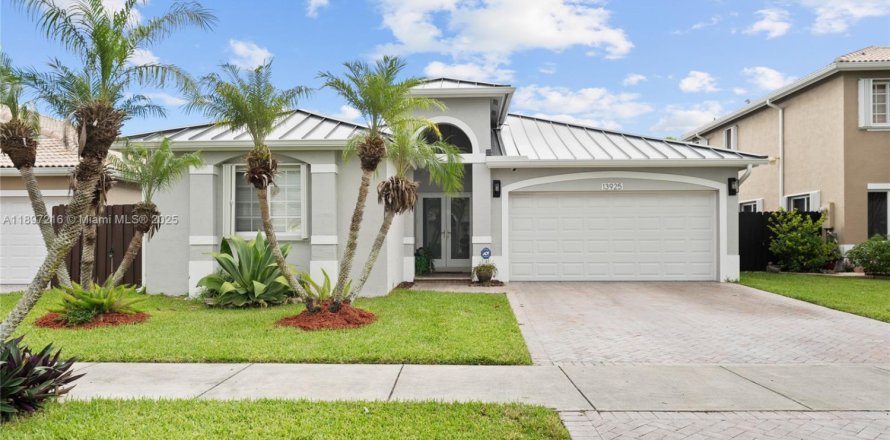 Villa ou maison à Miami, Floride 3 chambres, 183.76 m2 № 1949615