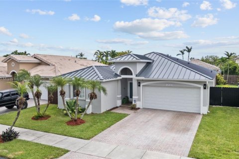 Villa ou maison à louer à Miami, Floride: 3 chambres, 183.76 m2 № 1949615 - photo 2