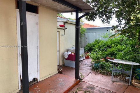 House in Miami, Florida 2 bedrooms, 102.19 sq.m. № 1825463 - photo 5