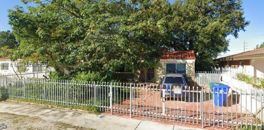 House in Miami, Florida 2 bedrooms, 102.19 sq.m. № 1825463
