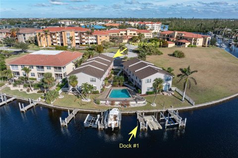 Townhouse in Punta Gorda, Florida 2 bedrooms, 140.75 sq.m. № 2115488