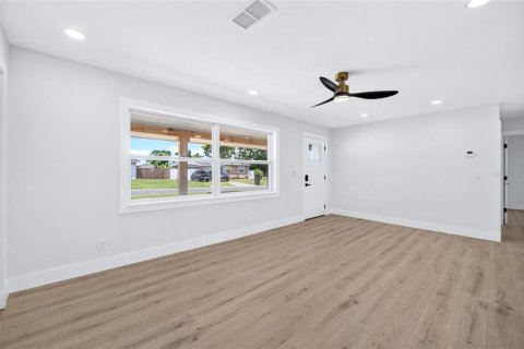 Casa en venta en Saint Petersburg, Florida, 3 dormitorios, 114.08 m2 № 2345512 - foto 8