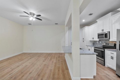 Touwnhouse à louer à Boca Raton, Floride: 3 chambres, 198.44 m2 № 2276088 - photo 12