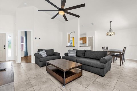House in Orlando, Florida 3 bedrooms, 116.41 sq.m. № 1795967 - photo 3