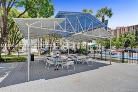 Copropriété à vendre à Sunny Isles Beach, Floride: 1 chambre, 49.8 m2 № 1892365 - photo 24